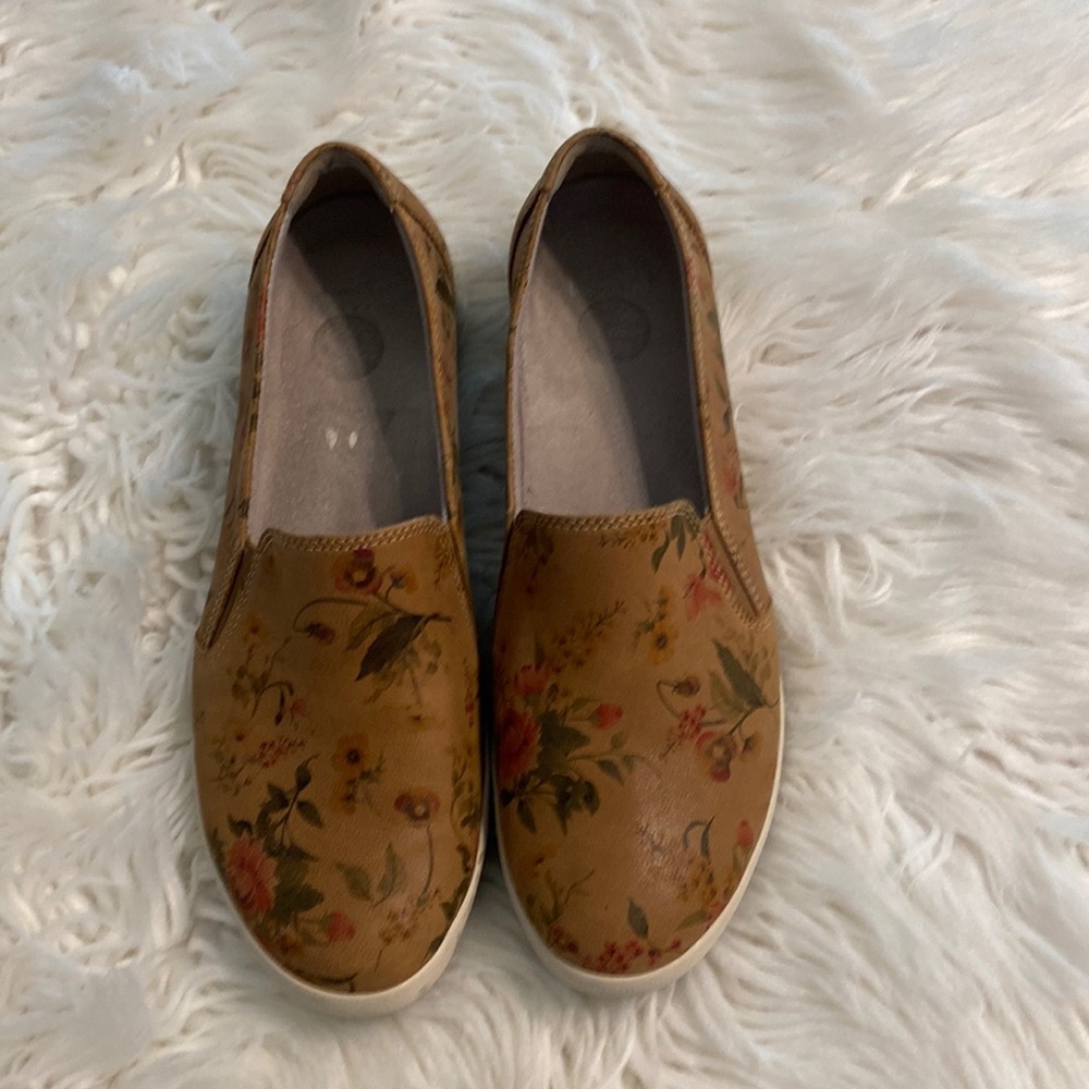 DANSKO SHOES SIZE 40 USA 9.5 BNWOT PLEASE SEE ALL PHOTOS